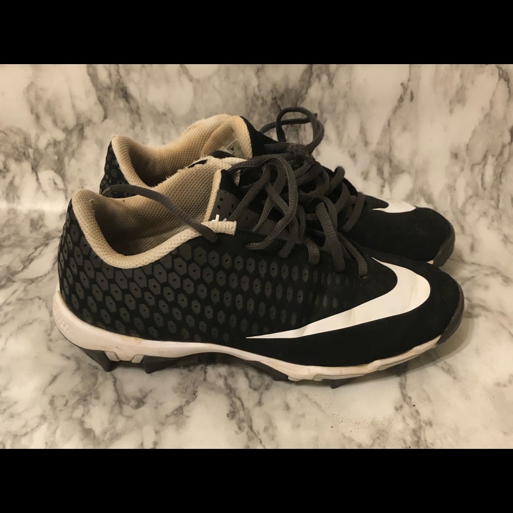 NIKE BASEBALL CLEATS- size 5 big boys